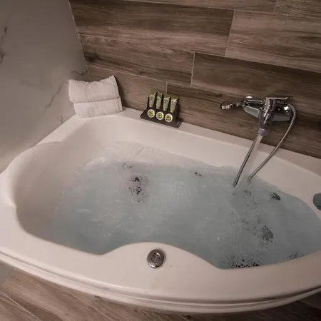 Hermes Aparthotel Khorevtón