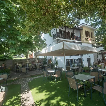 Hermes Aparthotel Chorefton